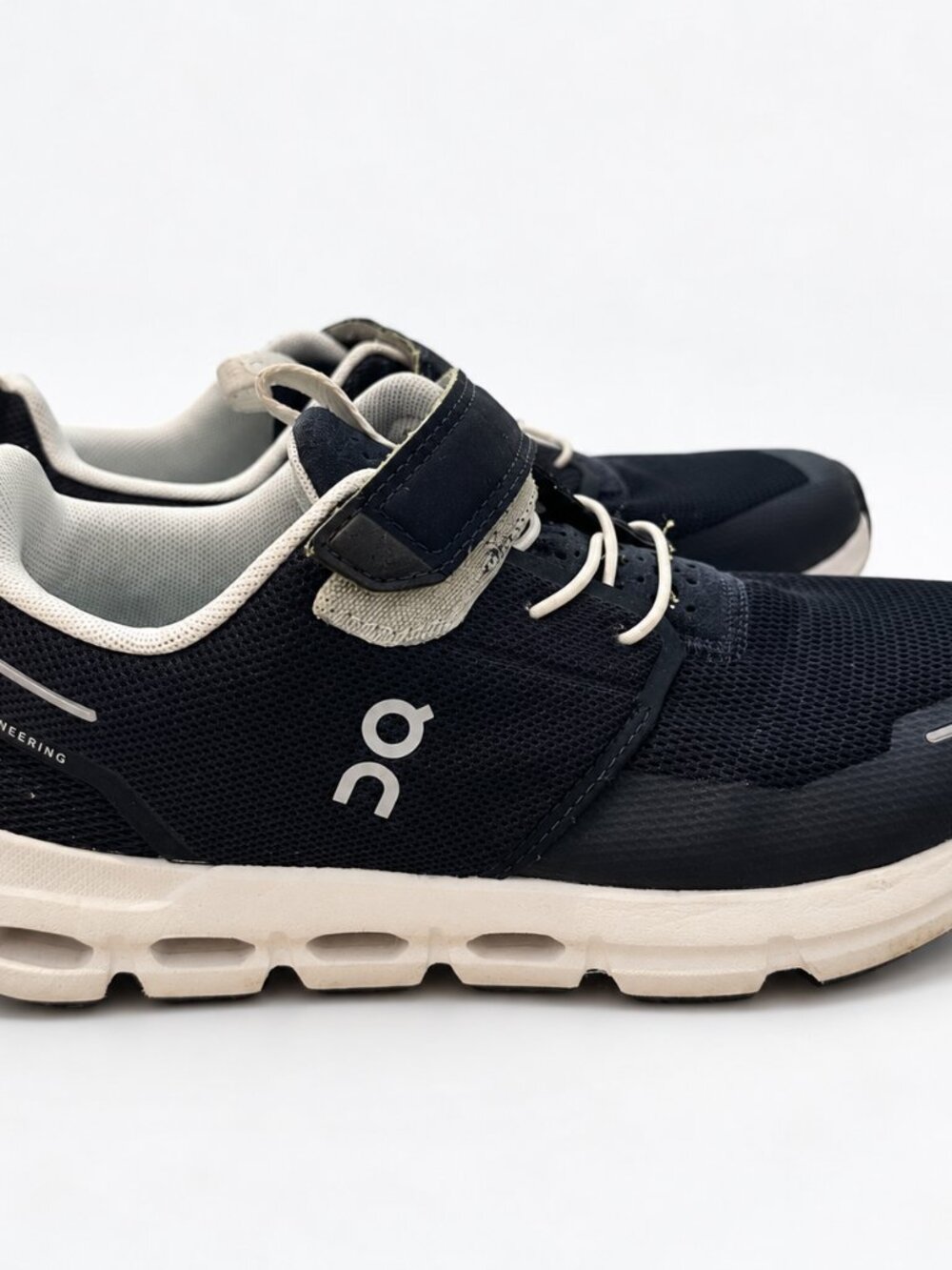 On Cloud Play Kids’ Sneakers – Navy/White – Size 2.5